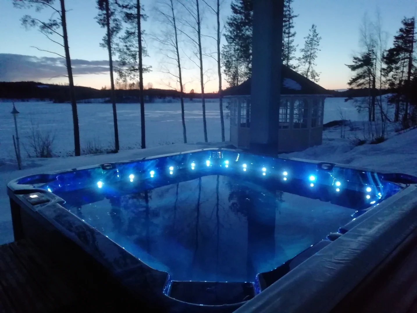 Villa Rantakallio cottage jacuzzi