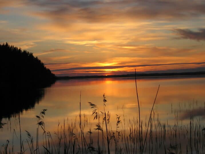 Vila Raikala vaizdas į Saimaa saulėlydį