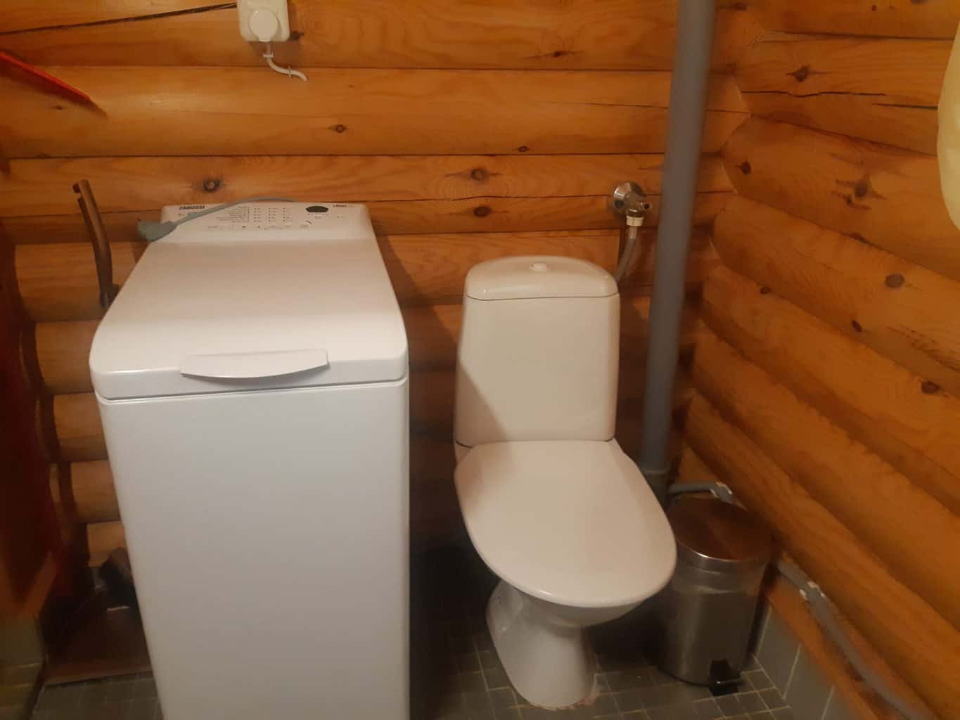 Туалет и стиральная машина Villa Raikala