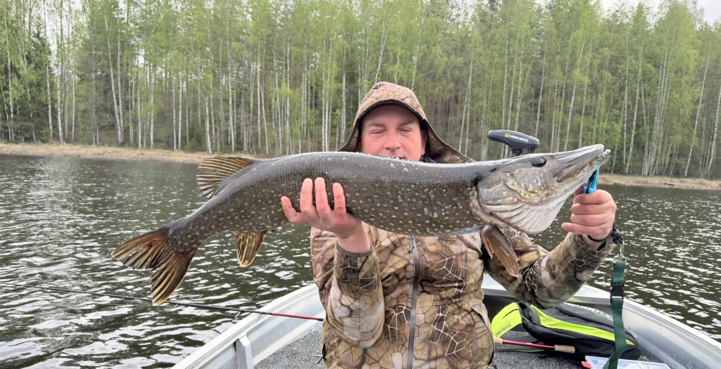 Guest angler with a pike at Villa Norppa on Lake Saimaa